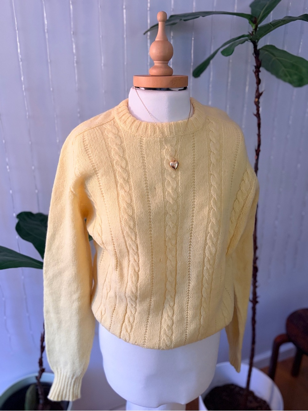Vintage 1960s Glengair of Edinburgh Scottish Wool Cable Knit Sweater